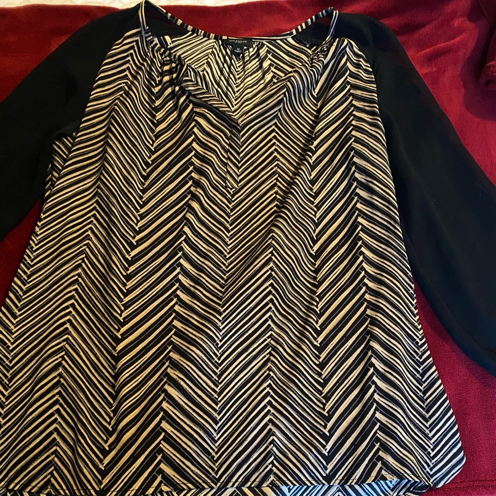 Ann Taylor blouse /SZ Medium/ V neck